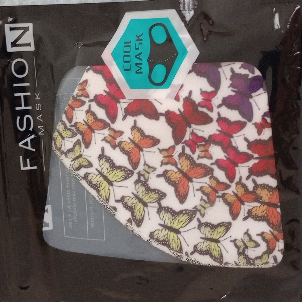 🌷$2 NWT FASHION MASK Reusable Mask With Butterfly Design